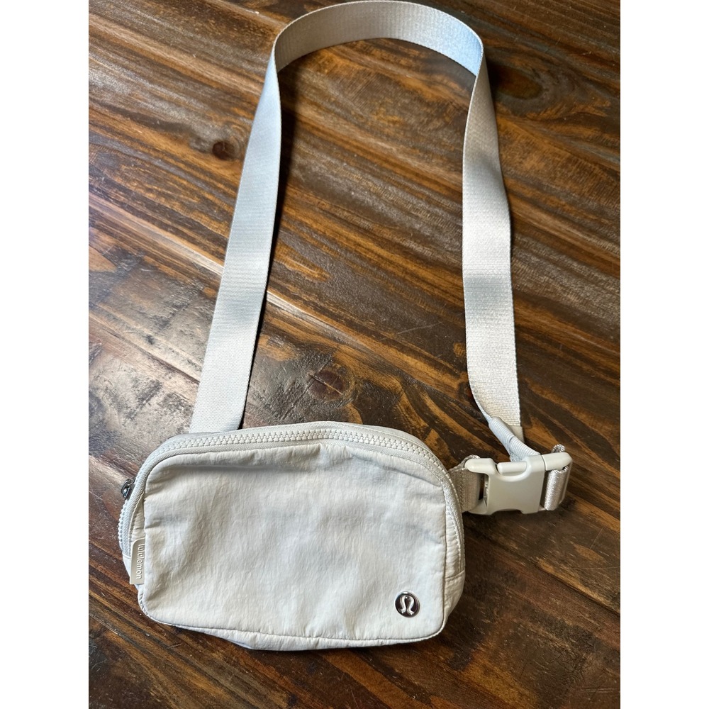 Lululemon Everywhere Belt Bag 1L White Opal Adjustable Strap Athleisure Bag